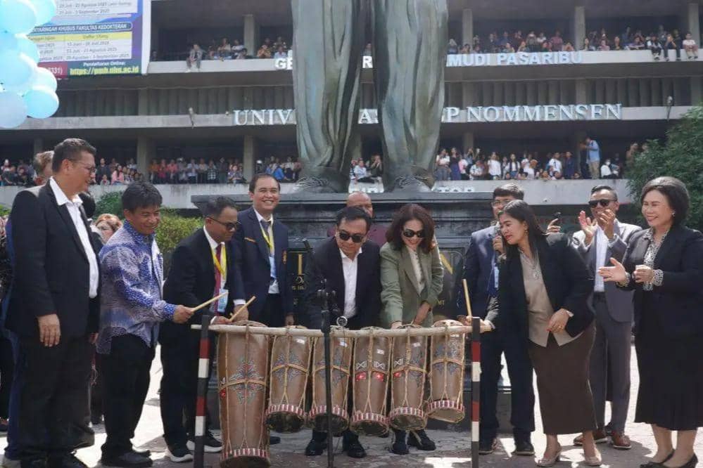 Ketua Yayasan HKBP Nommensen Effendi MS Simbolon membuka Festival Nommensen 2025, Rabu (12/3/2025) (dok.Universitas HKBP Nommensen))