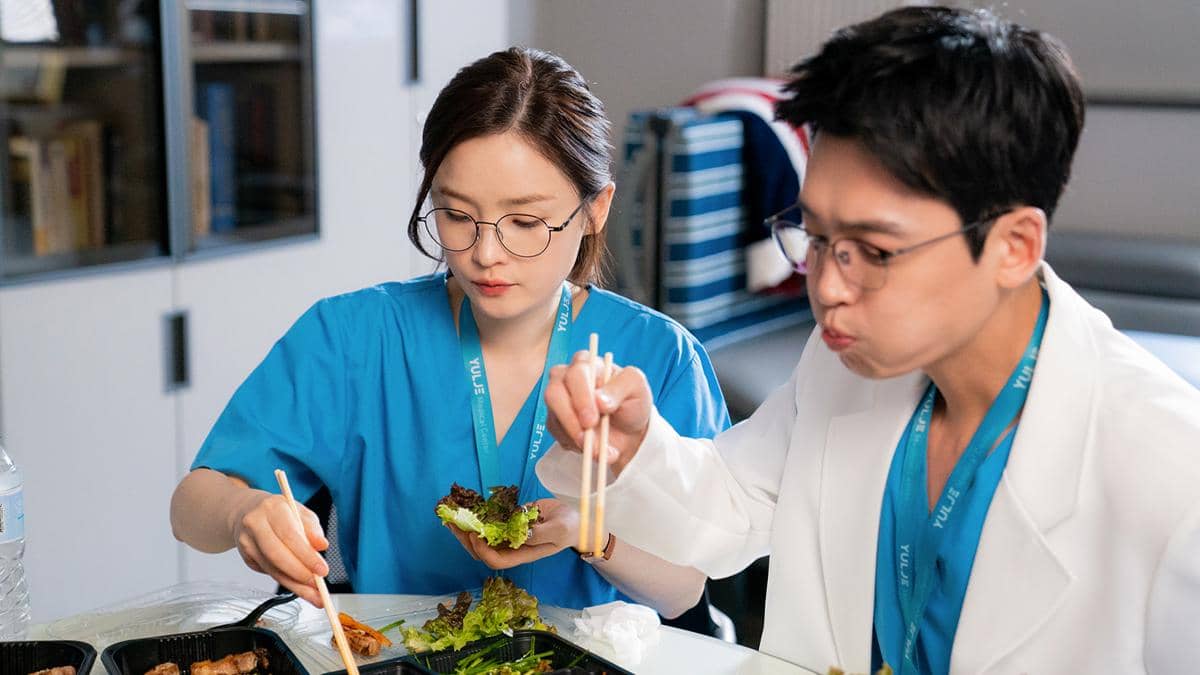 cuplikan drakor Hospital Playlist (2020) 