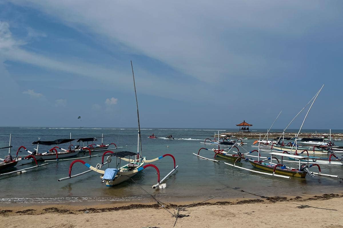 beberapa perahu nelayan di sekitar Pantai Samuh (dok.pribadi/Natalia Indah)
