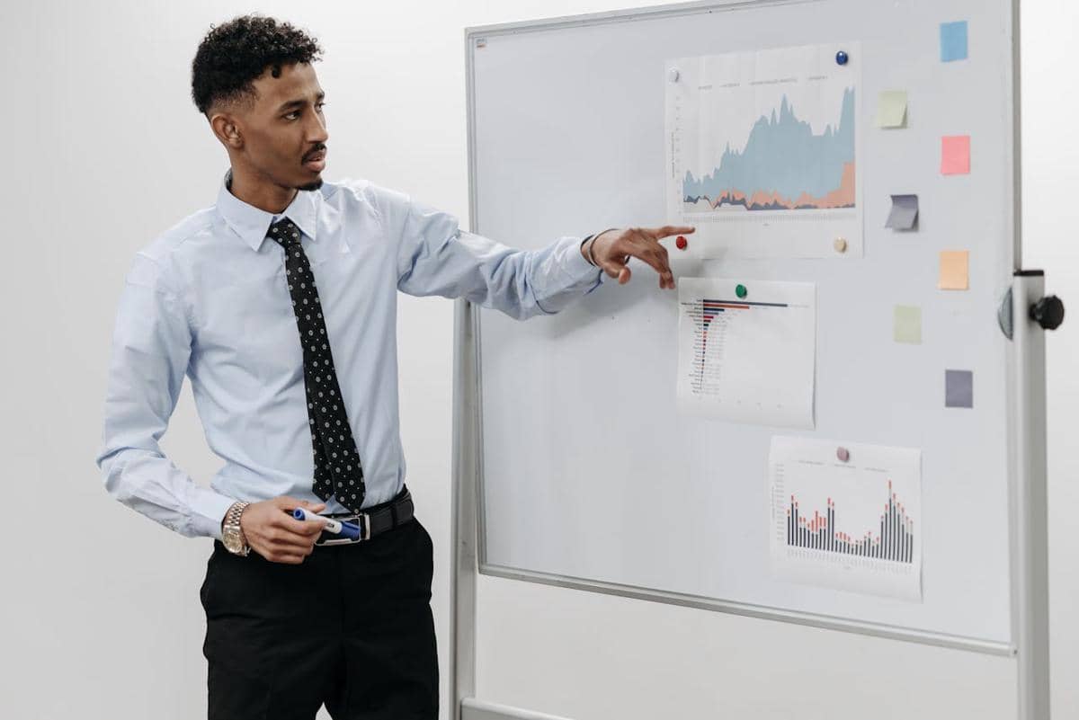 ilustrasi mengolah data riset pasar