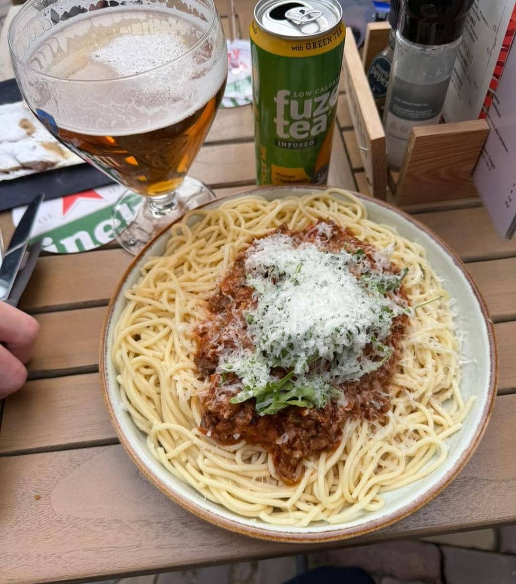 Angel Karamoy jalan-jalan di Kota Volendam