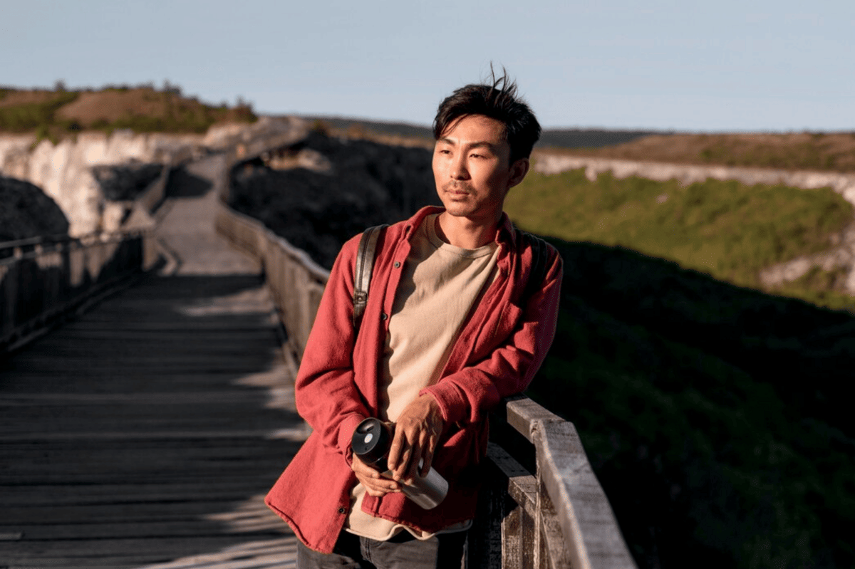 5 Sisi Menarik dari Pria yang Suka Solo Travelling, Gak Haus Validasi!