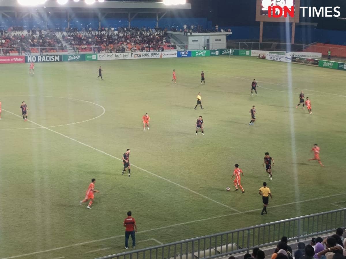 Duel Persiraja vs Sumsel United di Stadion H Dimurthala Lampineung (IDN Times/Saifullah) 
