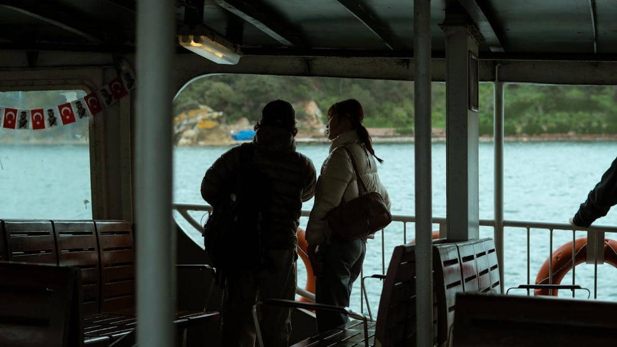 Ilustrasi pasangan berlibur