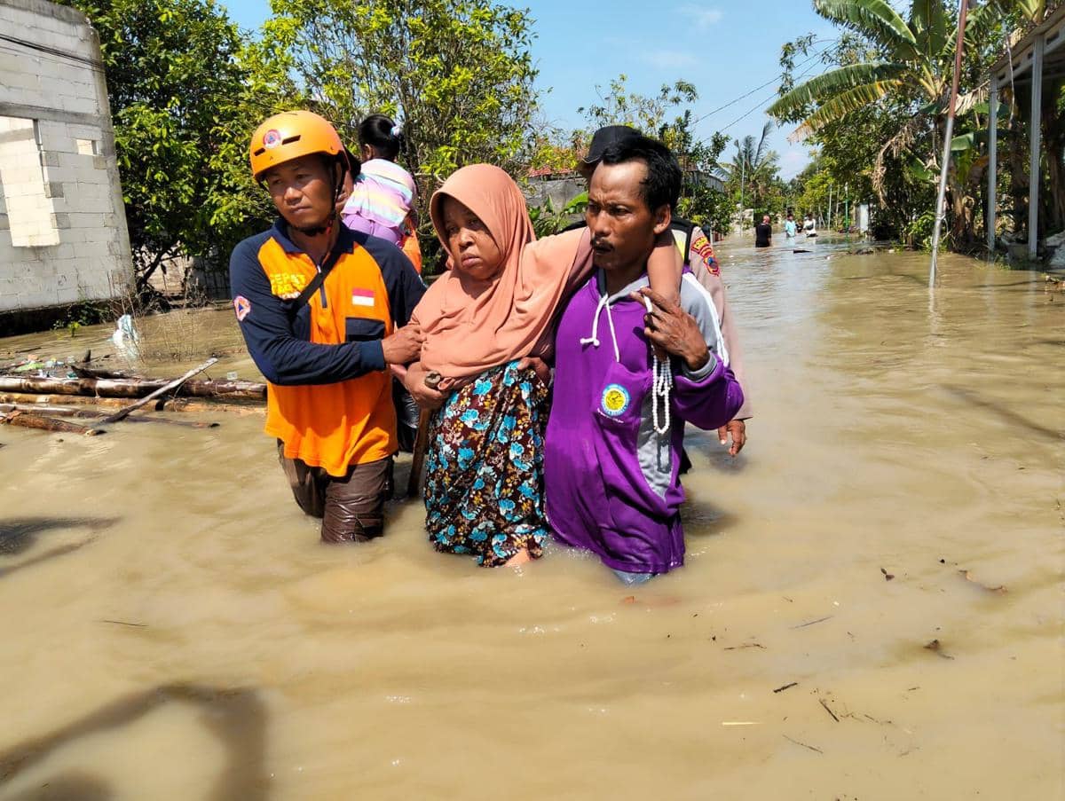 Banjir Demak Rendam 8 Desa, 2.839 Warga Mengungsi