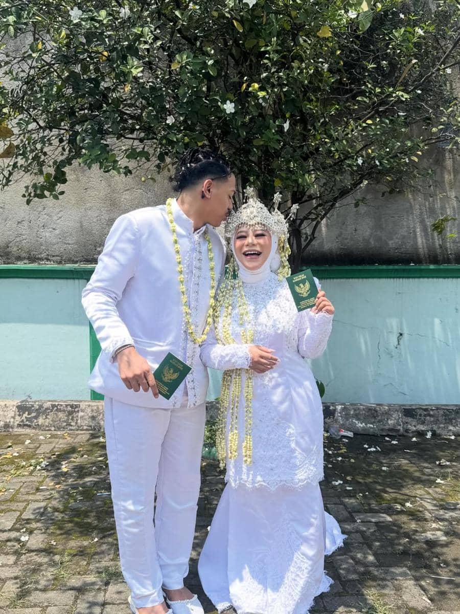 Gaya pernikahan Tiktokers Nuraini atau Cimoy