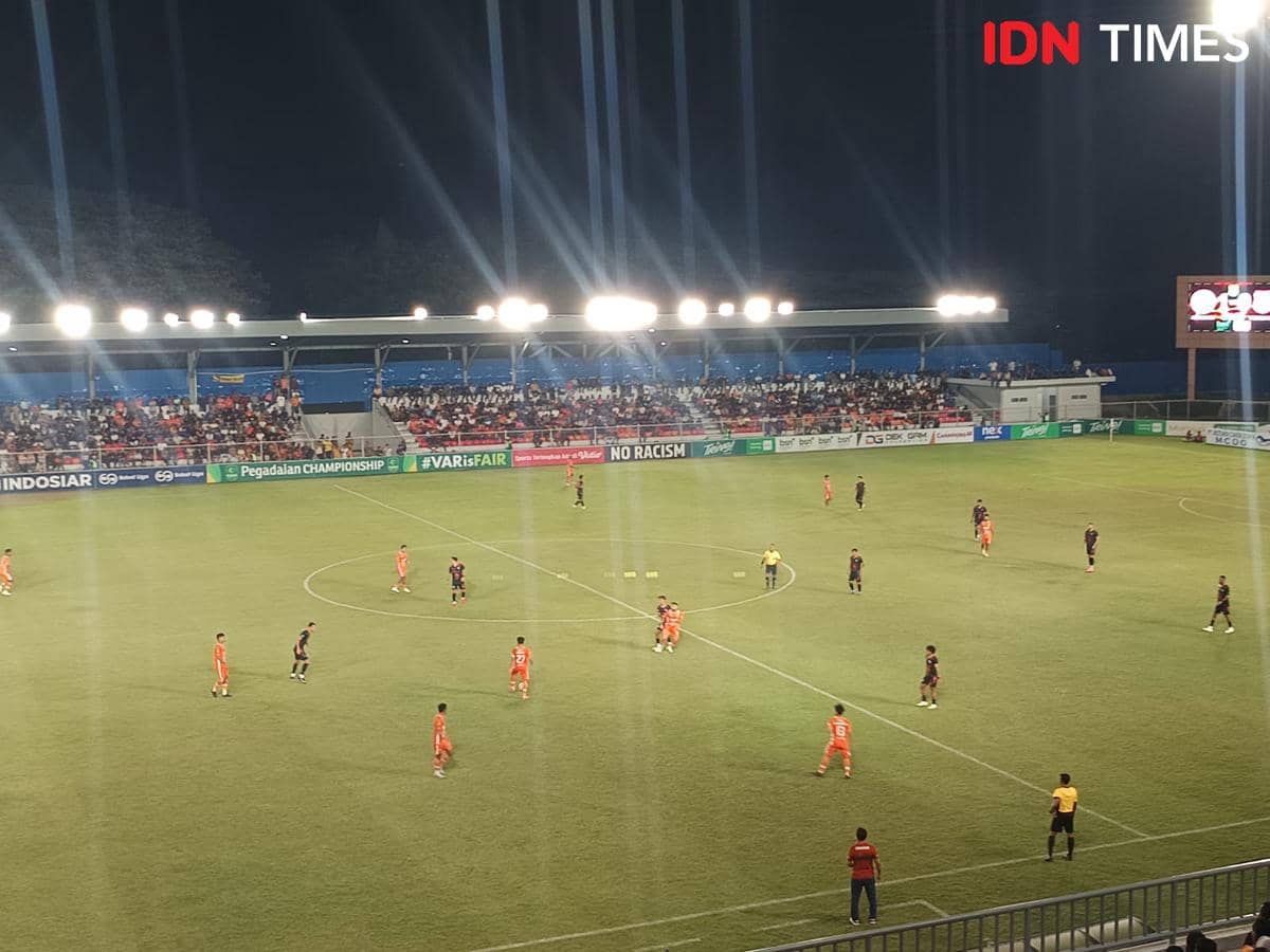 Duel Persiraja vs Sumsel United di Stadion H Dimurthala Lampineung (IDN Times/Saifullah) 