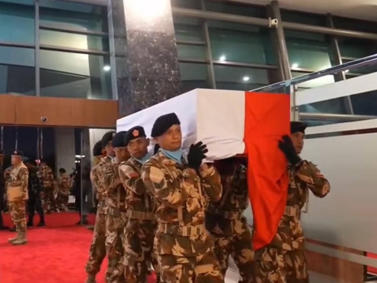 Isak tangis pecah saat jenazah 3 TNI yang gugur di Lebanon