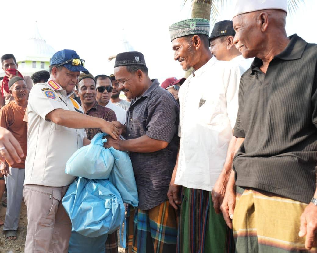 Mendagri Tito kunjungi korban banjir bandang di Aceh Tamiang