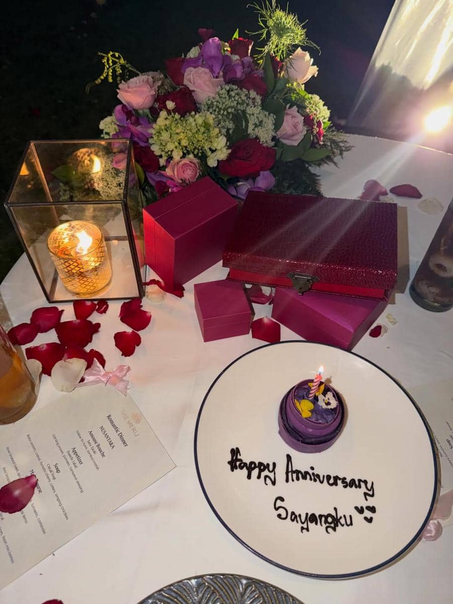 Dekorasi anniversary pernikahan Atta-Aurel