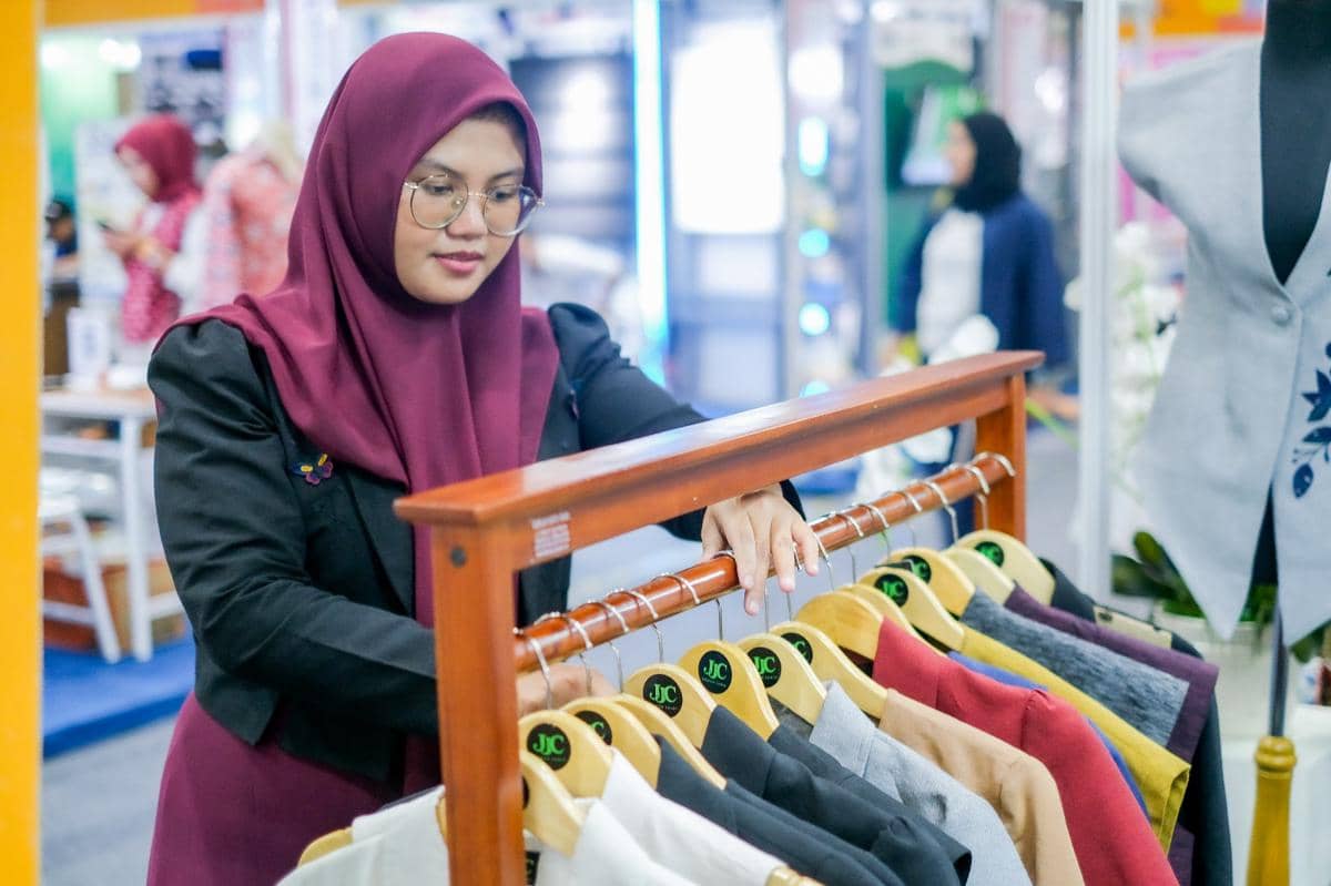 BRI Dorong UMKM Perempuan Maju, JJC Rumah Jahit Kembangkan Wastra