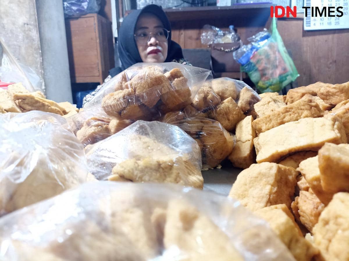 Kedelai Makin Mahal, Penjual Tahu Pong Semarang Pertahankan Harga Lama