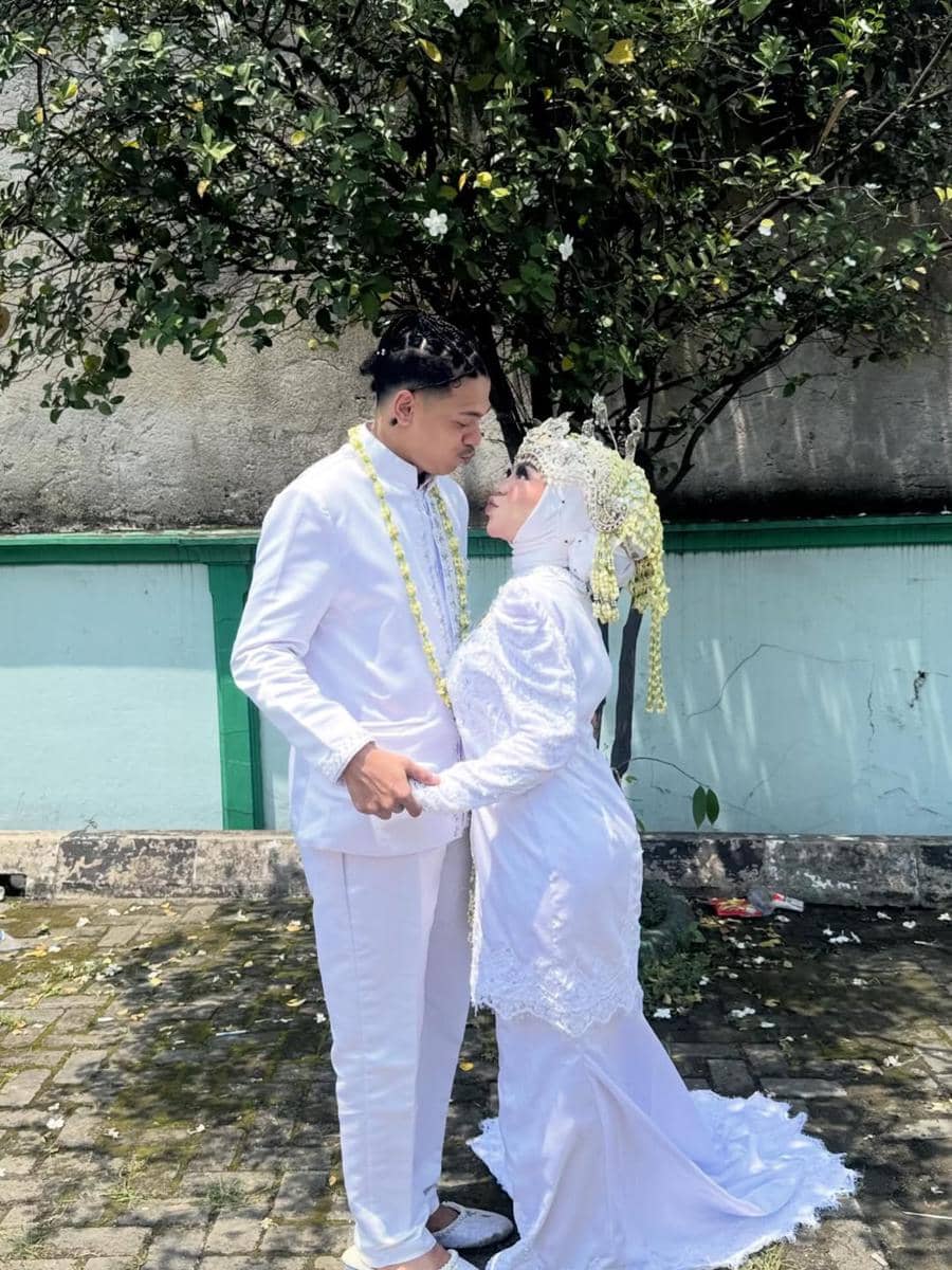 Gaya pernikahan Tiktokers Nuraini atau Cimoy