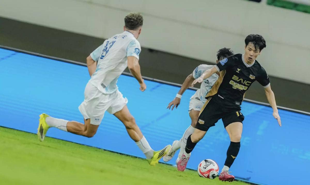 Dewa United lawan PSIM di Super League