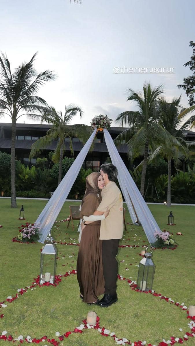 Gaya Aurel dan Atta rayakan Anniversary