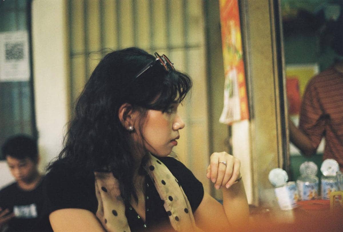 Ilustrasi ekspresi serius