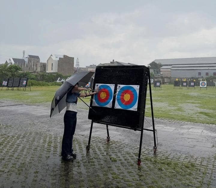 potret Tissa Biani dan Dul Jaelani panahan date