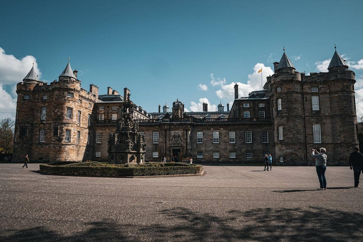 5 Fakta Istana Holyroodhouse, Kediaman Raja Inggris di Skotlandia