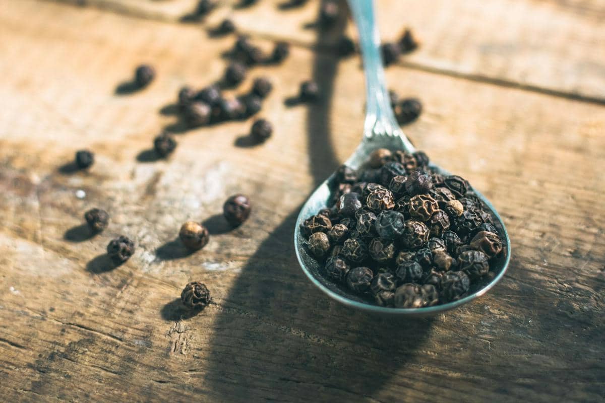 Ilustrasi lada hitam untuk masakan