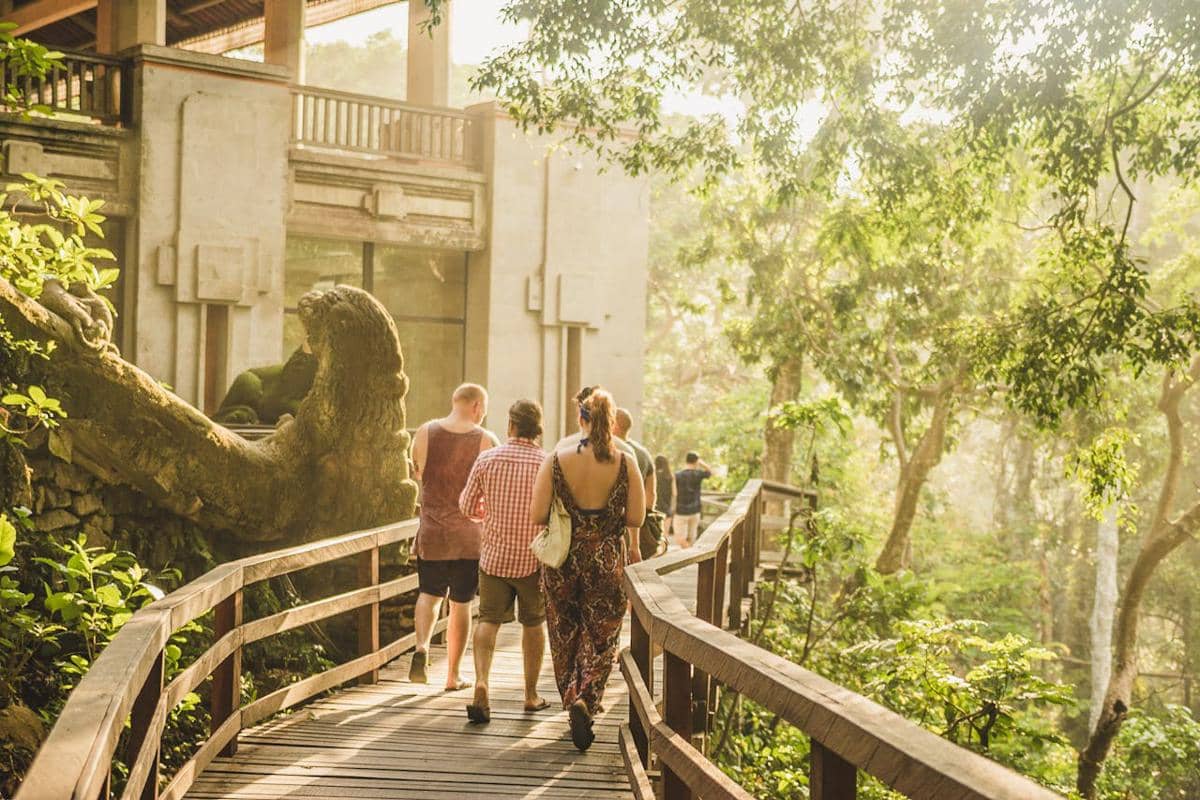ilustrasi wisatawan mengunjungi Ubud, Bali