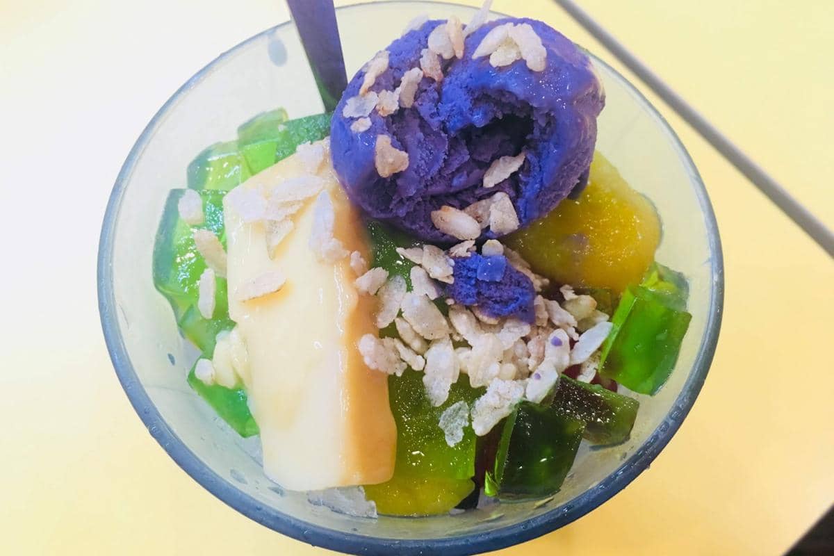 halo-halo dengan leche flan