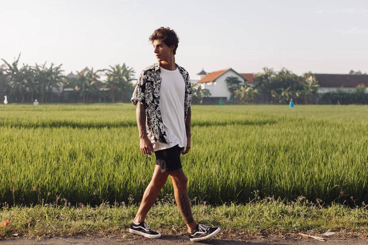 Kenapa Pria Suka Pakai Celana Pendek di Keseharian? Ini Alasannya