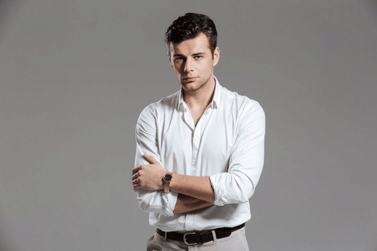 5 Etika Menggulung Lengan Kemeja Pria di Lingkungan Formal, Pahami!