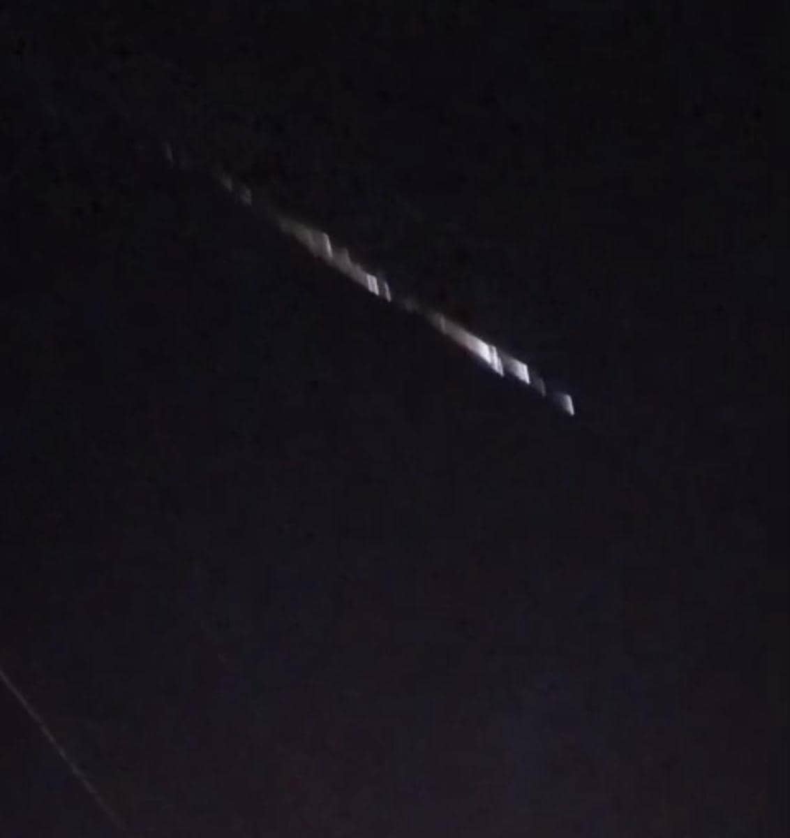 Bukan Rudal, Ini Penjelasan Ilmiah Objek Melintas di Langit Lampung