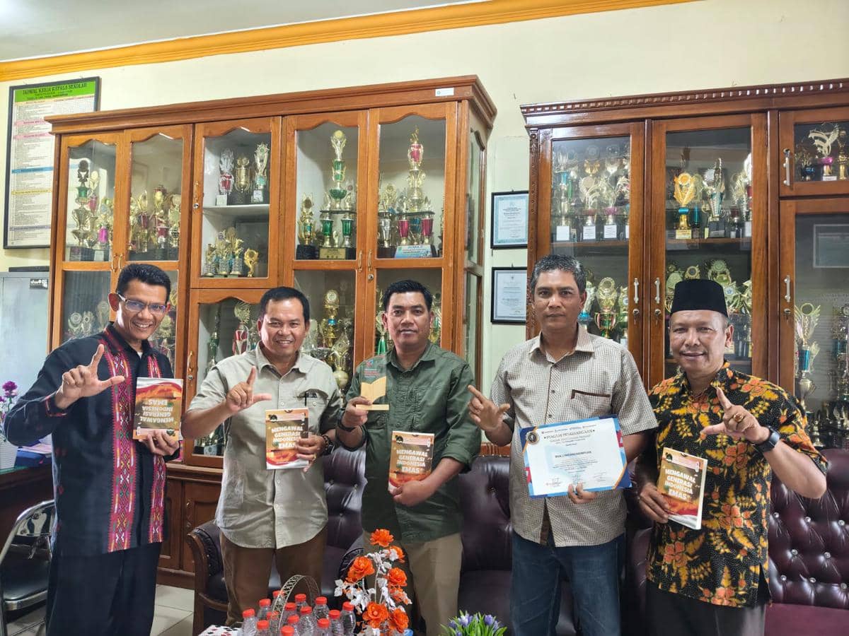 MAN 2 Padangsidimpuan Raih Penghargaan Sekolah Aktif Literasi Nasional