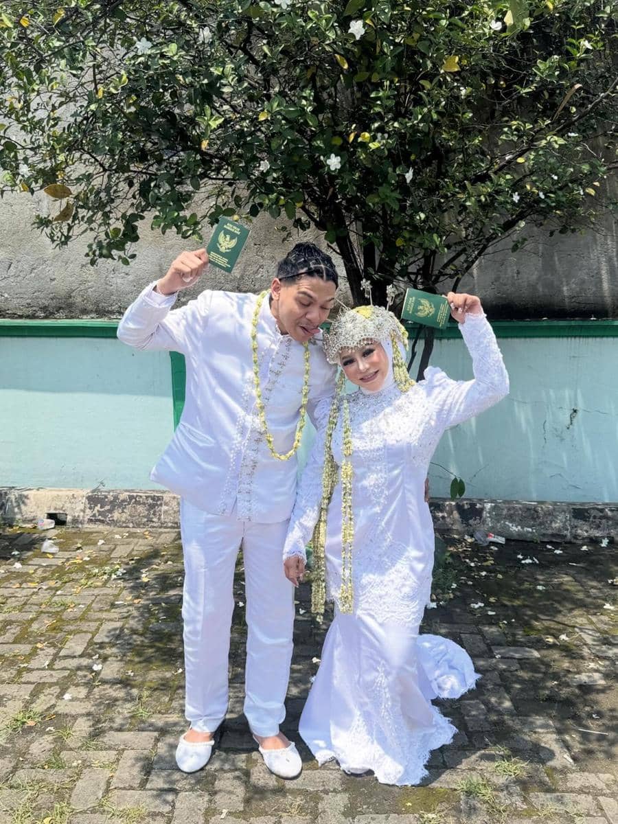 potret pernikahan Cimoy Nuraini dan Zidan Rap