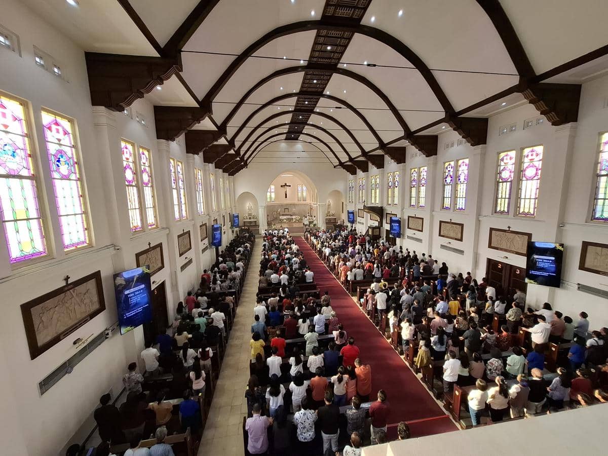 Paskah di Gereja Katedral Surabaya, Pastor: Panggilan Berbenah Diri