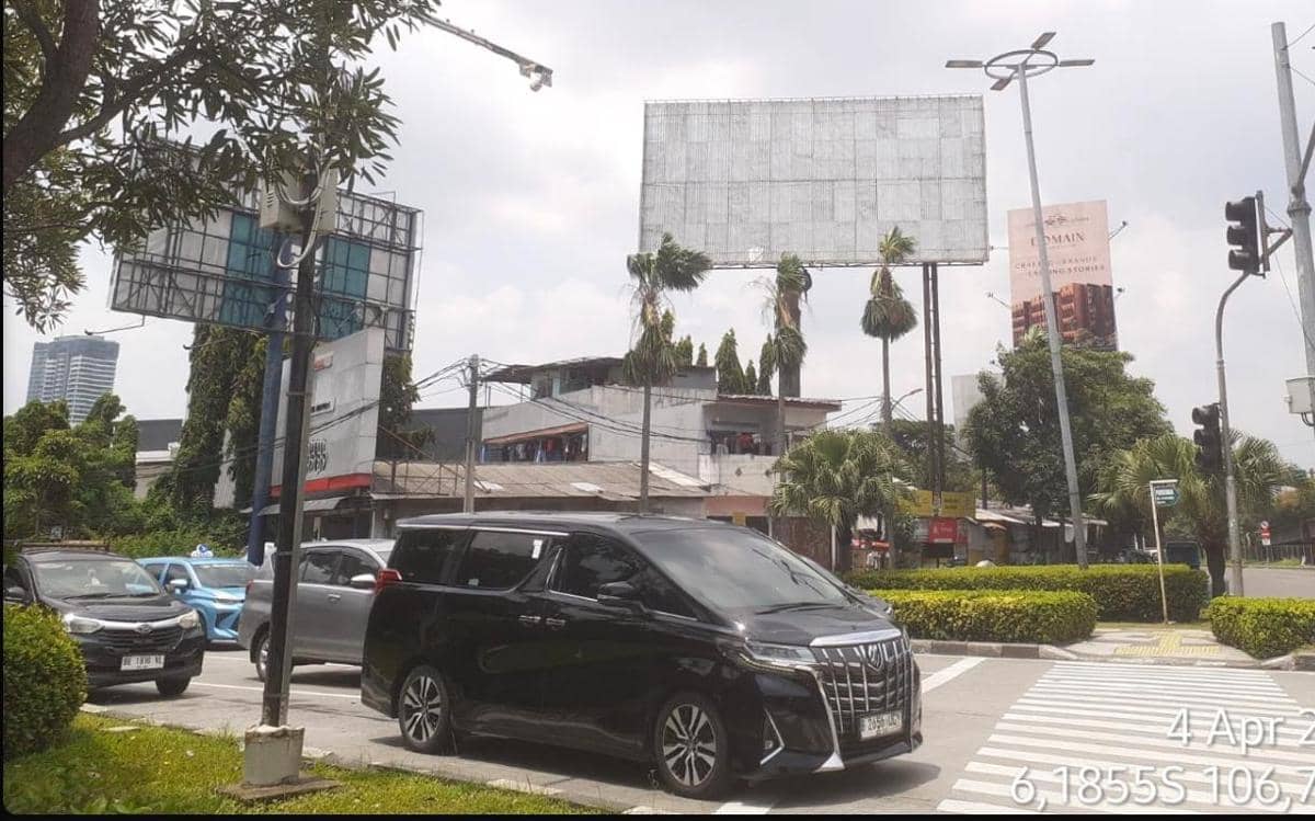 Pemerintah Provinsi DKI Jakarta menertibkan sejumlah iklan film horor di sejumlah ruang publik (dok. Pemprov DKI Jakarta)