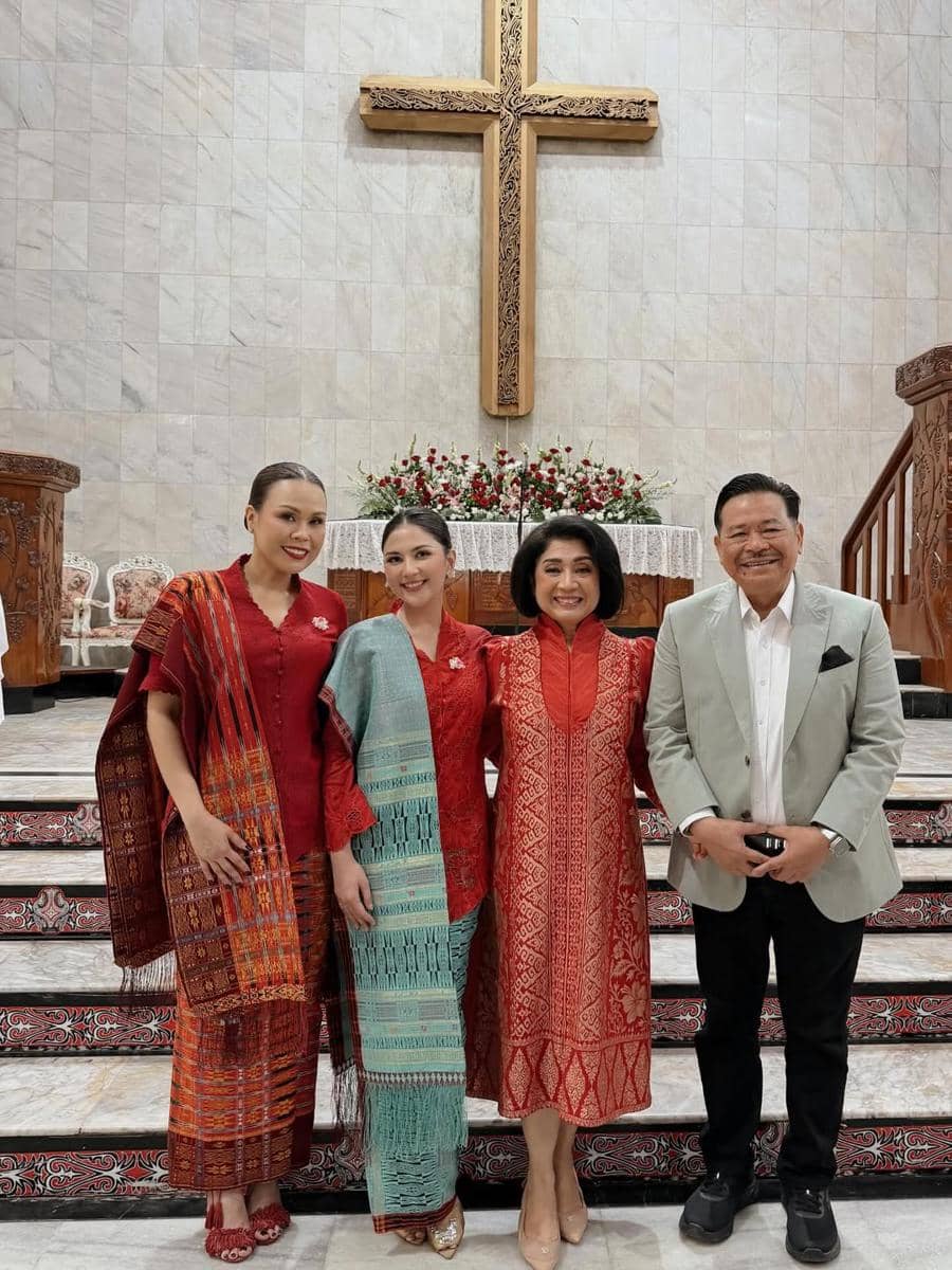 Gaya Jessica Mila dan keluarga rayakan Paskah