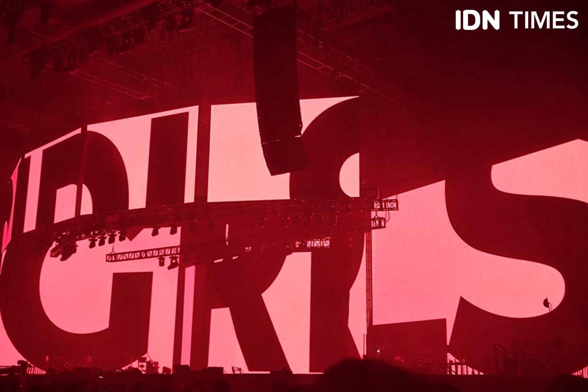 Disuruh coba nasi padang hingga martabak.jpg