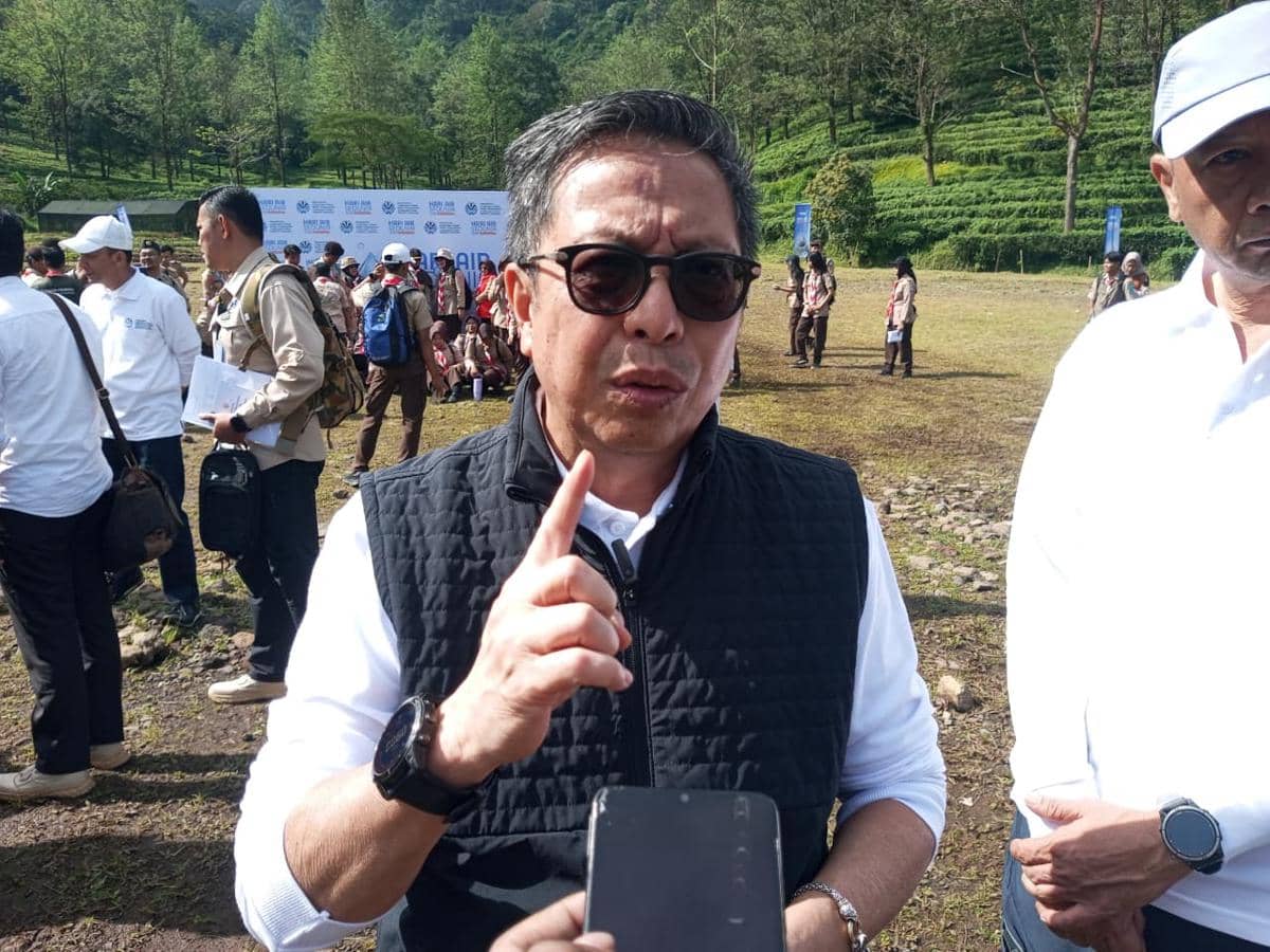 KLH Bersihkan 1 Ton Ikan Sapu-sapu dari Ciliwung