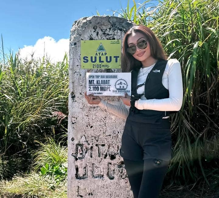 Novia Bachmid mendaki Gunung Klabat