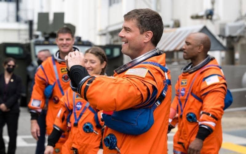 para astronaut Artemis II