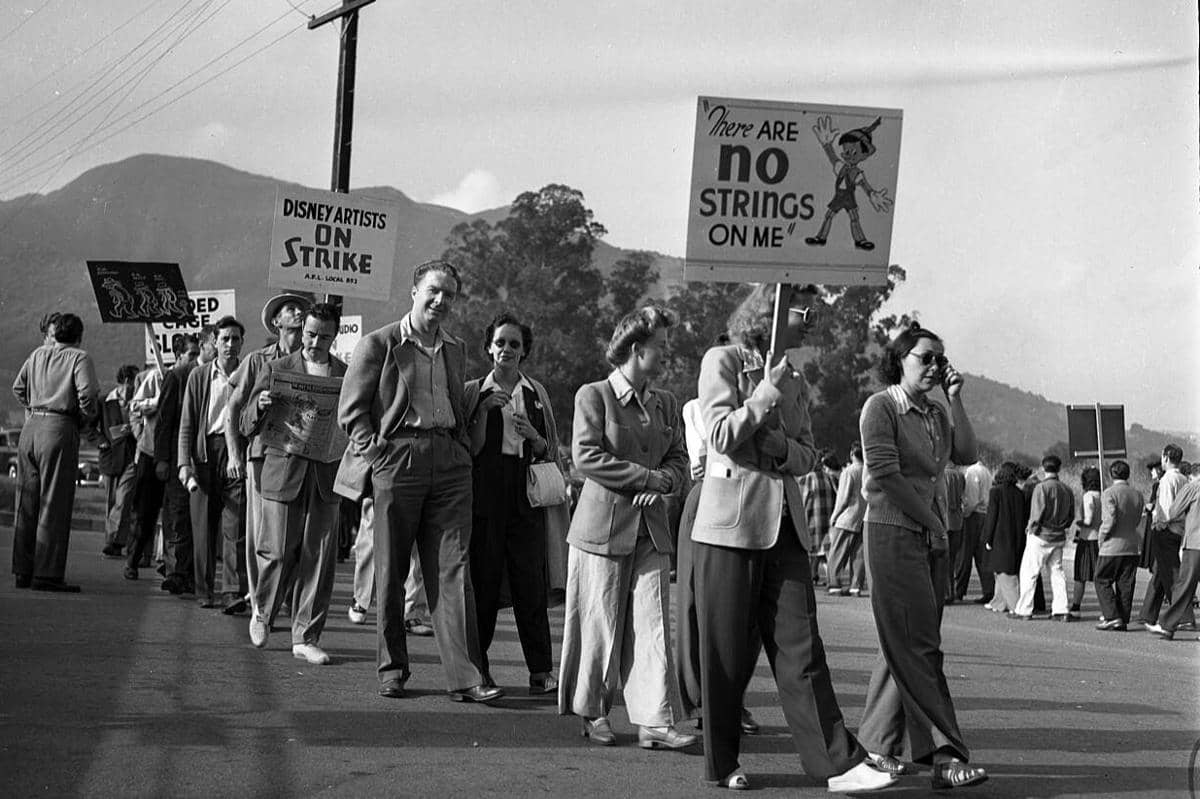 Screen Cartoonists Guild melakukan pemogokan di Walt Disney Productions