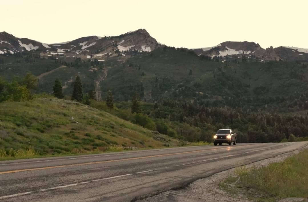 4 Hal yang Harus Kamu Lakuin Biar Mobil Gak Merosot di Tanjakan