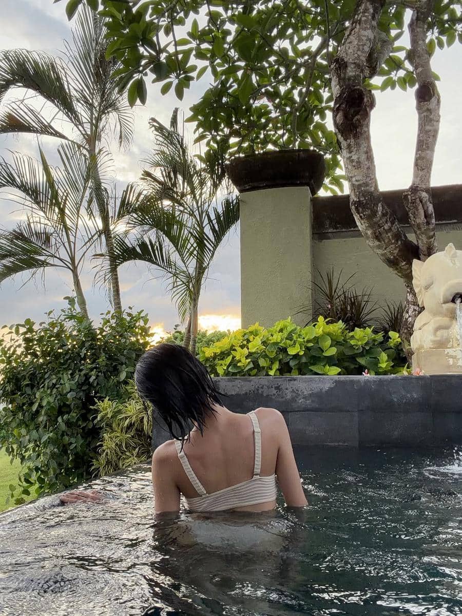 potret Kim Go Eun Single's Inferno 5 healing di Bali 