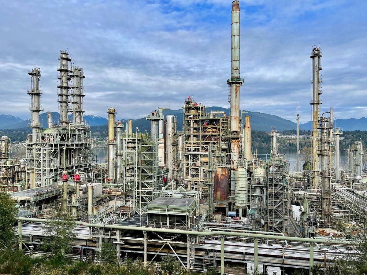 Ilustrasi fasilitas industri kilang minyak. (unsplash.com/Anthony Maw)