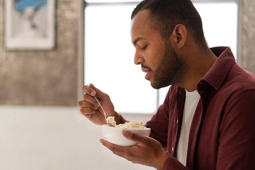 ilustrasi pria makan ketika proses bulking