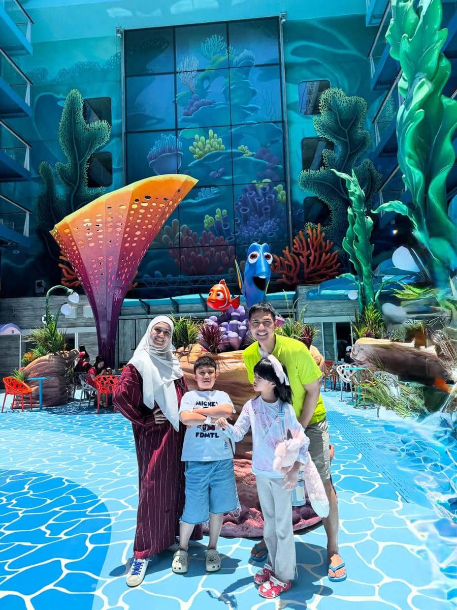 Nycta Gina dan keluarga liburan