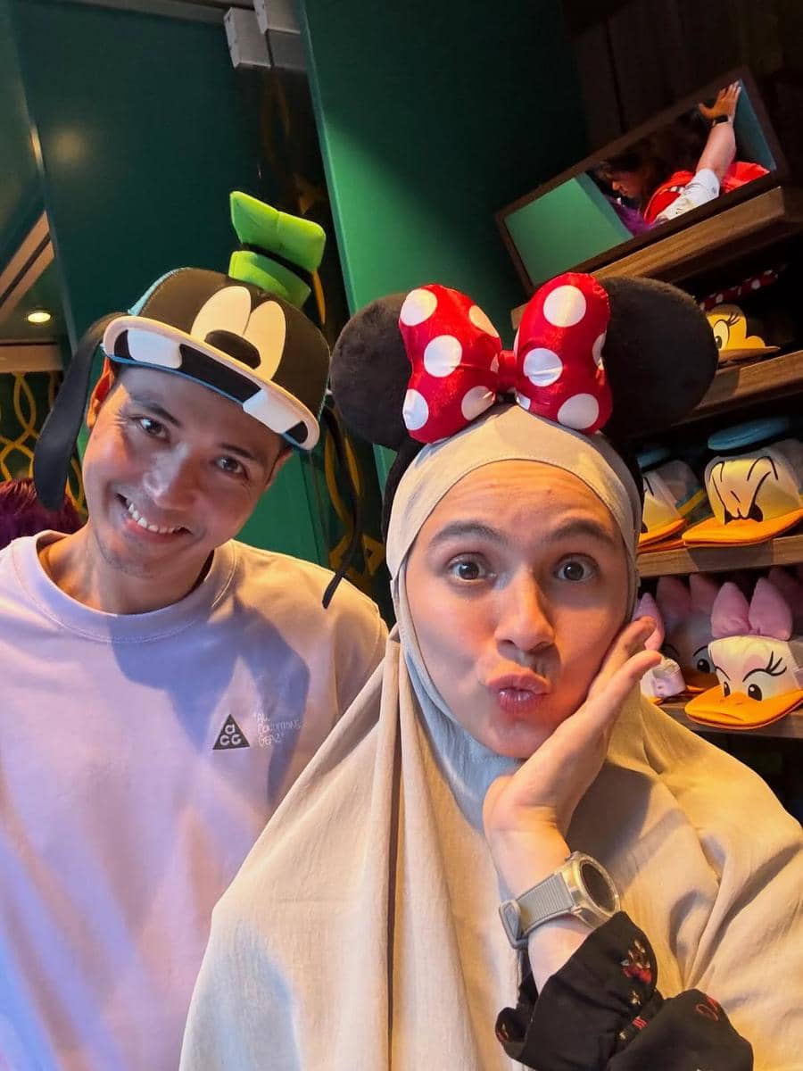 Nycta Gina dan keluarga liburan