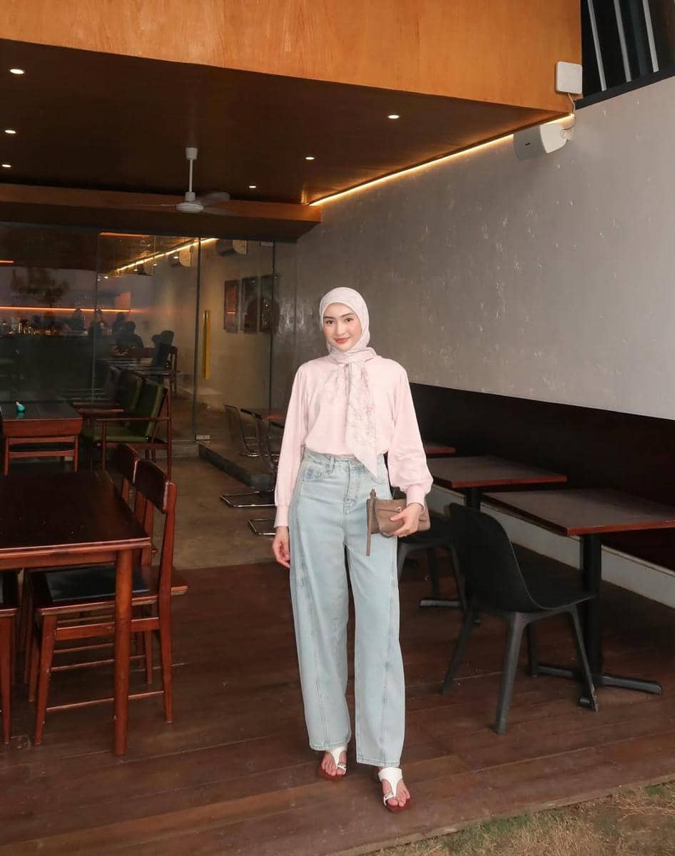 Outfit ke Kafe ala Ingrid Yulika