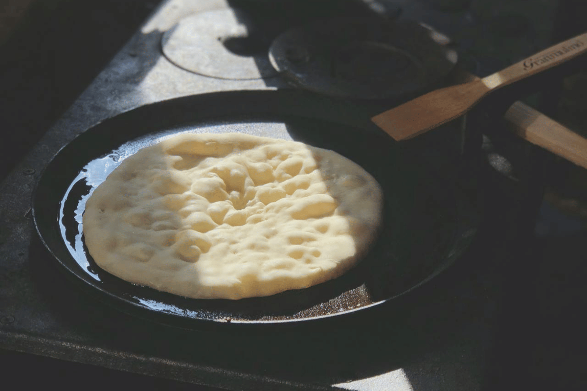 ilustrasi focaccia cast iron