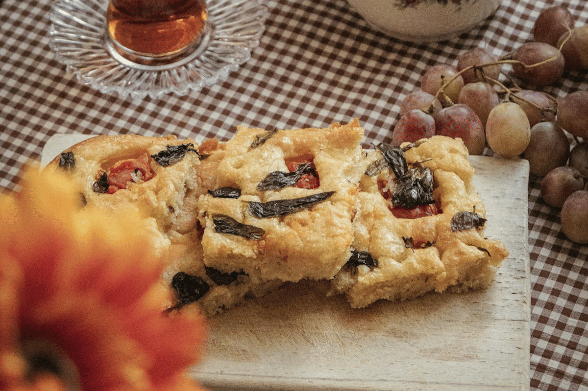 Resep Bikin Focaccia di Wajan Cast Iron, Rasanya bak Bakery Italia