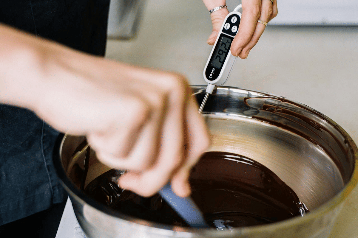 ilustrasi membuat cremosa cokelat