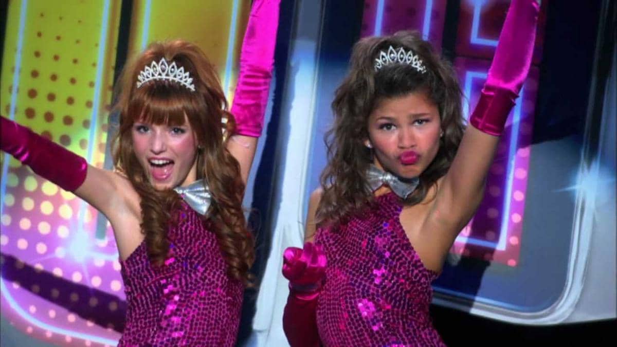 Zendaya (kanan) dalam Shake It Up