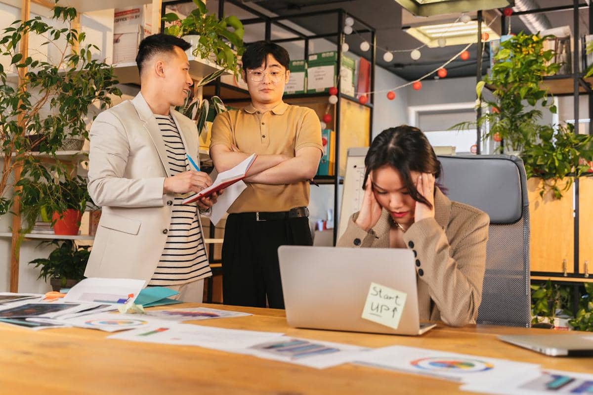 7 Tips Menghadapi Bos yang Sering Mengomel di Kantor, Biar Gak Baper!